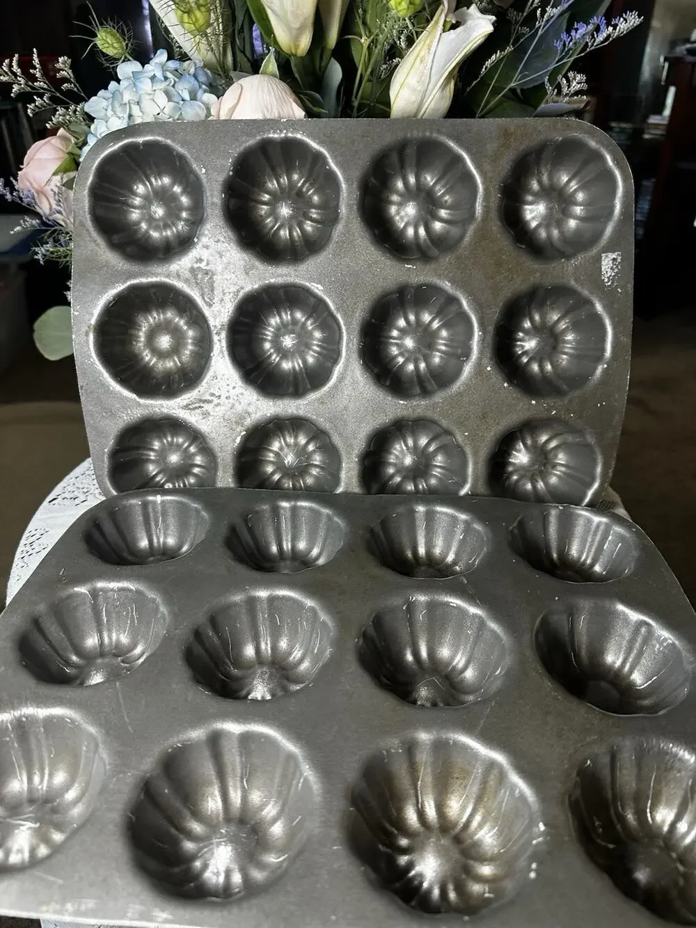 Set Of 2 Vintage Aluminum 12 Muffin Mini Bundt Tin Pan Baking 12” X 9.5”